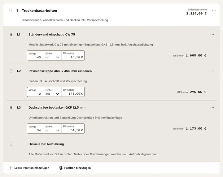 Schritt Positionen: die Positionsgruppe Trockenbauarbeiten mit drei Positionen, je mit Menge, Einheit, Einzelpreis und Gesamtpreis